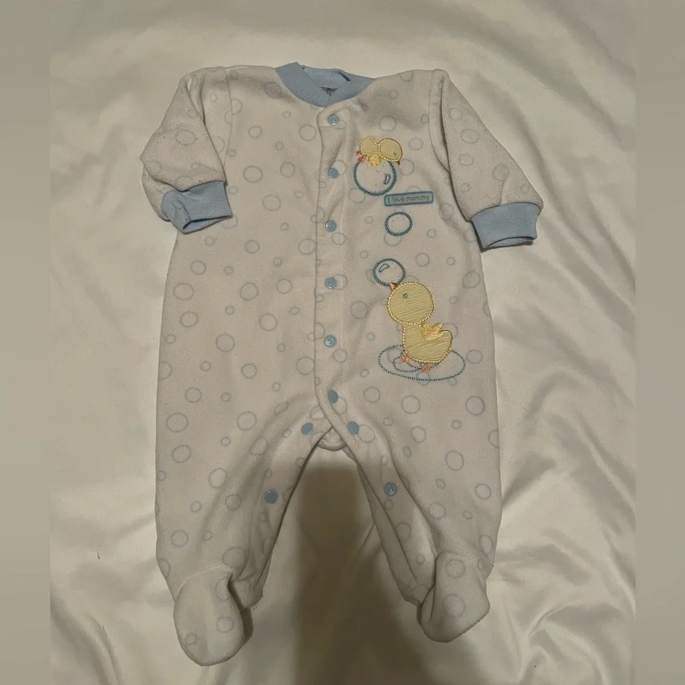 🐶🐶Carters size 3 months bundle of three footies🐶🐶